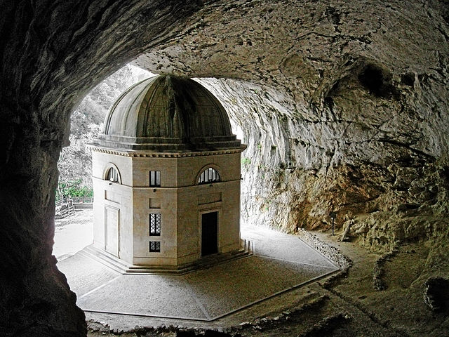 tempio valadier ancona.jpg
