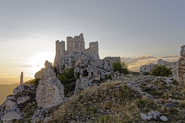 rocca calascio abruzzo l'aquila.jpg
